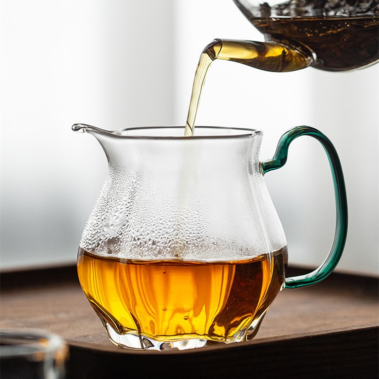 Tống chuyên trà thủy tinh chịu nhiệt Borosilicate cao cấp Dung Tích 250 ml