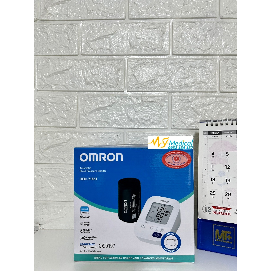 Máy đo huyết áp bắp tay Omron HEM 7156T Thế hệ mới