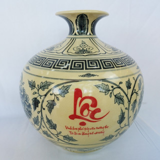 Bình hút lộc cao 34cm, gốm Chu Đậu, hoa tiết vẽ thủ công dưới men truyền thống
