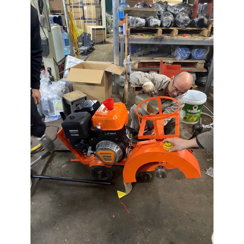 Động cơ xăng lifan Lf480e 18Hp lắp cho máy cắt bê tông có đề nổ