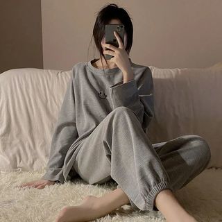 Set đồ nữ dài tay xinh, đồ bộ nữ kèm quần Jogger mix áo thun dài tay thu đông thêu hình mặt cười dễ thương giá rẻ BO006