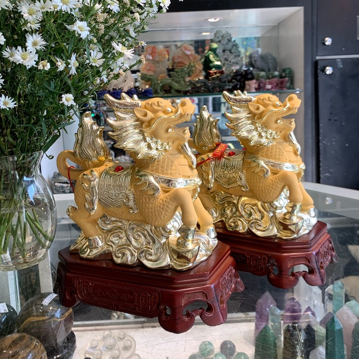 Tượng Kỳ lân Vàng Lăn Châu, Tượng Kỳ Lân Bột Đá Trưng Bày Phong Thủy May Mắn C085A