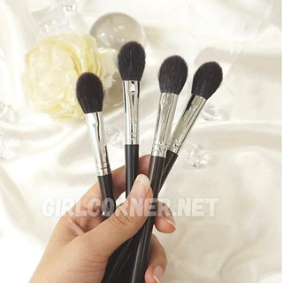 Cọ highlight - má hồng Feather B 144