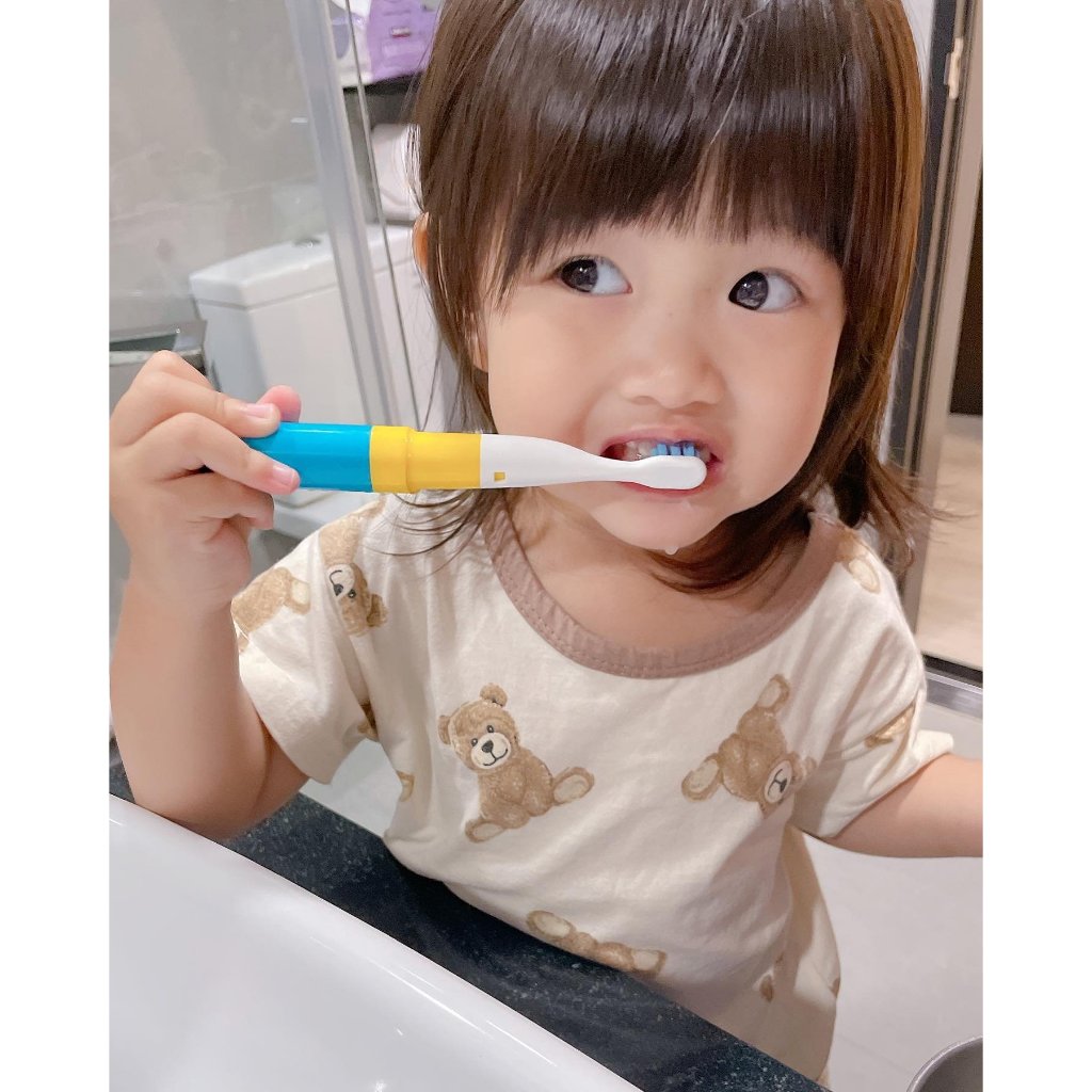 Brush-Baby Bàn chải điện sóng âm GoKidz dùng pin có nắp đậy tiện lợi, 2 chế độ làm sạch răng an toàn và hiệu quả cho bé