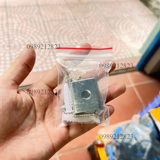 Bộ pát kệ kính, kẹp kệ kính - bộ pát gương nhà tắm