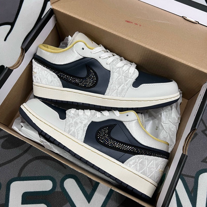Giày thể thao sneakers nam nữ Jordan 1 Low Beaded swoosh đính đá giày siêu xịn , giày thời trang big size Cao Cấp
