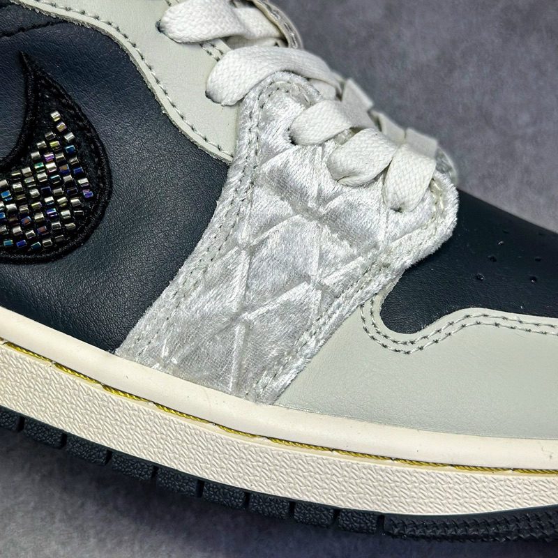 Giày thể thao sneakers nam nữ Jordan 1 Low Beaded swoosh đính đá giày siêu xịn , giày thời trang big size Cao Cấp