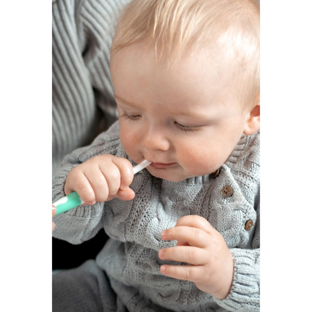 Brush-Baby Bàn chải đánh răng giai đoạn 1 với lông bàn chải mềm mại dịu nhẹ cho bé (0-18 tháng)