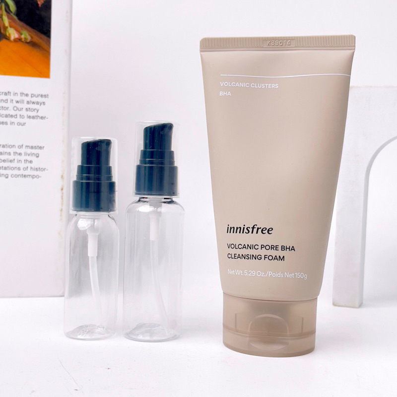 Sữa rửa mặt chiết xuất tro núi lửa Innisfree Jeju Volcanic Pore Cleansing Foam