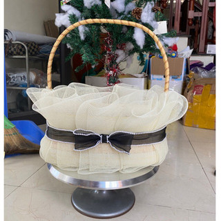 Cốt giỏ trái cây màu kem nơ đen đính ngọc