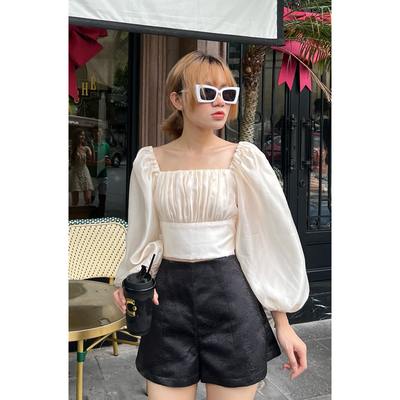 CERA - Quần shorts lưng cao dáng A chất liệu tafta cao cấp màu đen huyền bí