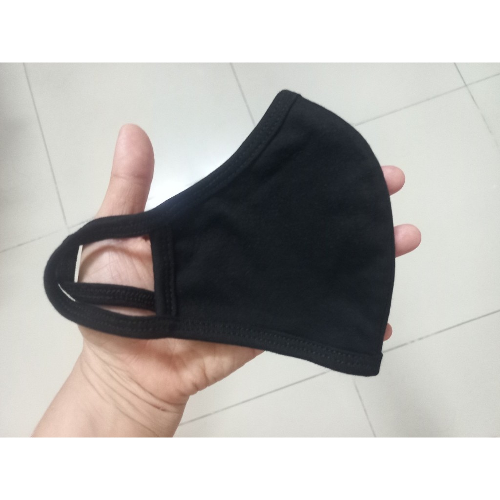 Khẩu trang vải kháng khuẩn màu Đen.