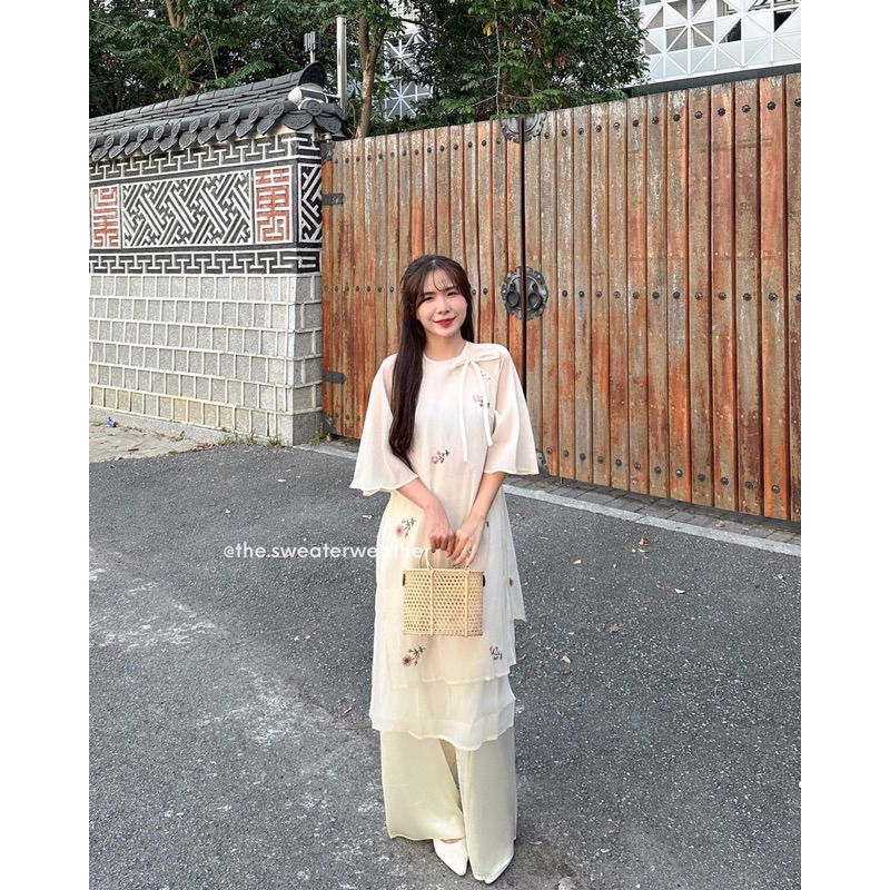 SET ÀO DÀI TƠ THÊU HOA CỔ TRÒN TAY LỠ”LINH LAN” kèm quần tặng nơ cài