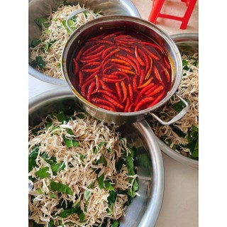 Gà khô lá chanh sợi nhỏ