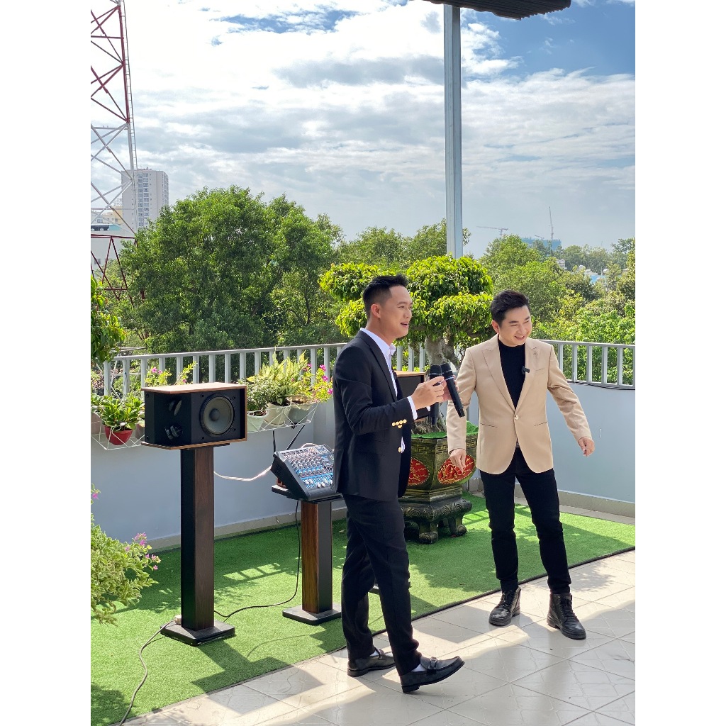 Dàn Karaoke Cao Cấp Gia Đình -  Đi Kèm 2 Micro Không Dây Đa Năng