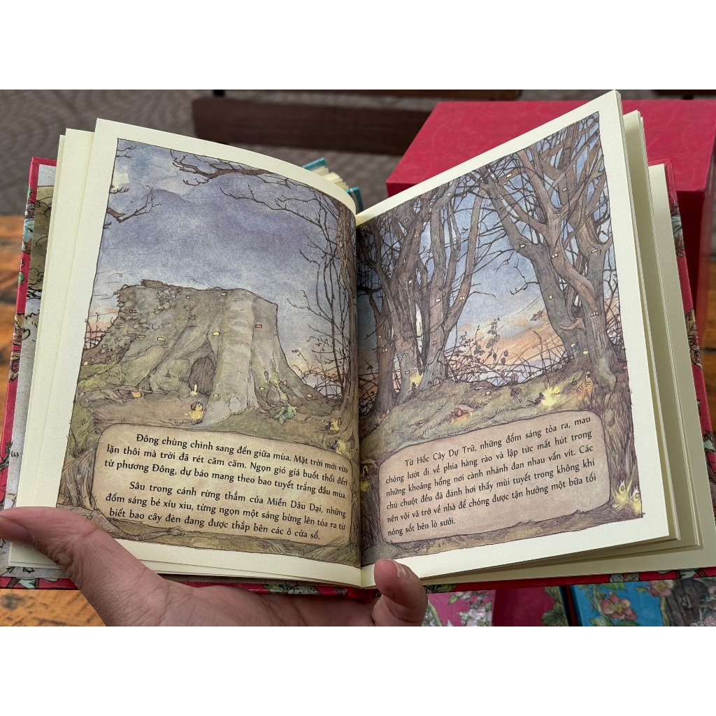 Sách -  Miền dâu dại - Jill Barklem - Lam dịch - Crabit Kid