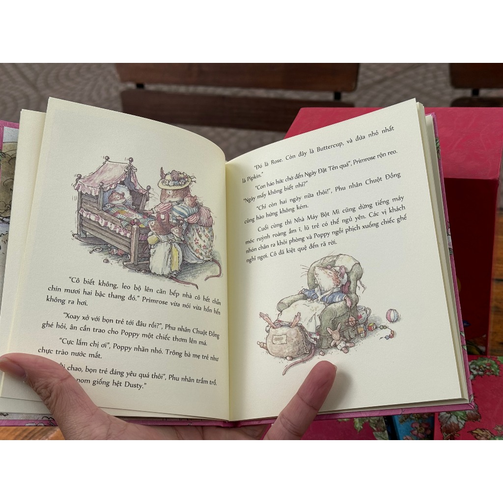 Sách -  Miền dâu dại - Jill Barklem - Lam dịch - Crabit Kid