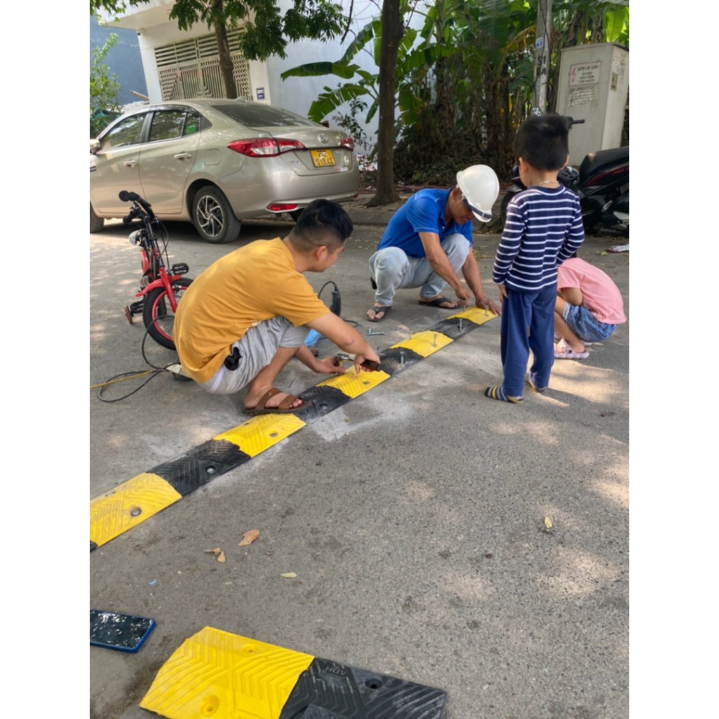 Gờ giảm tốc _ KT : 500x200x30mm