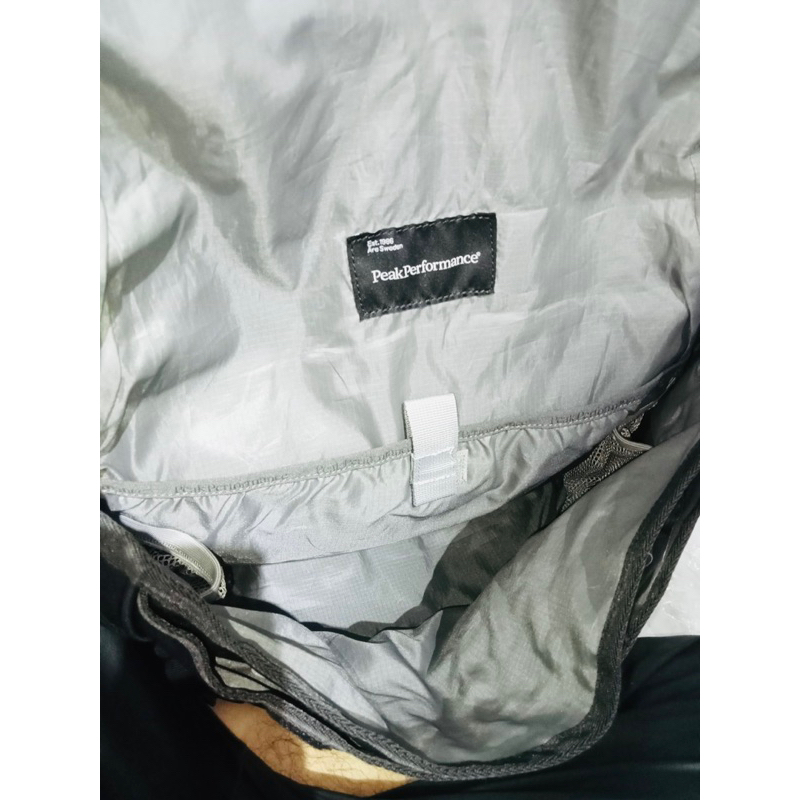 Túi đeo chéo Peak Performance- R&D Messenger Bag