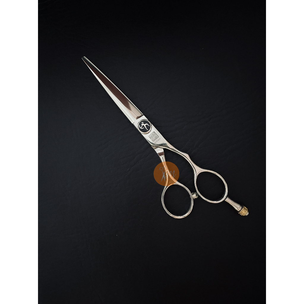 Kéo Cắt Tóc Titan T460, chất lượng được làm từ thép cao cấp VG10 độ cứng cao