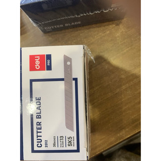 Lưỡi dao dọc giấy Đeli (hộp 10 chiếc )