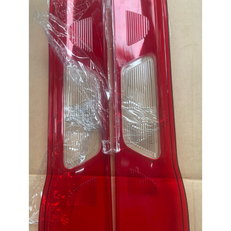 Nắp đèn hậu Ford Transit , Thay thế nguyên bảb theo xe