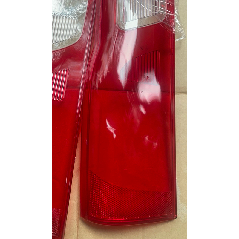 Nắp đèn hậu Ford Transit , Thay thế nguyên bảb theo xe