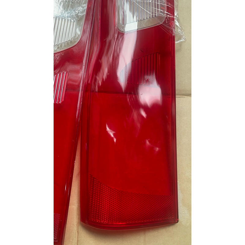 Nắp đèn hậu Ford Transit , Thay thế nguyên bảb theo xe