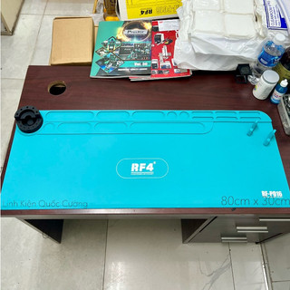 Tấm lót/ Thảm cao su lót bàn kỹ thuật kích thước lớn RF4 RF-P016 kèm kệ vít xoay và gác điện thoại