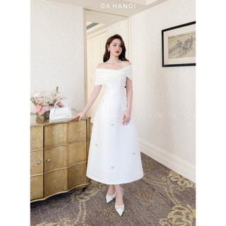 Váy thiết kế màu đen, trắng đính đá dự tiệc