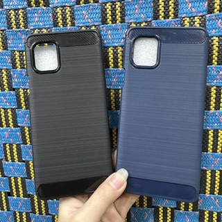 Ốp lưng LG Q92 dẻo đen vân xước carbon dày dặn chống sốc