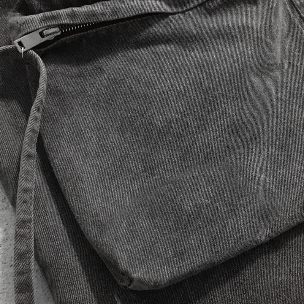 Quần jeans unisex màu xám local brand HUGU - KENJA - chất liệu denim, form rộng, wash vải, túi hộp, nút kim loại