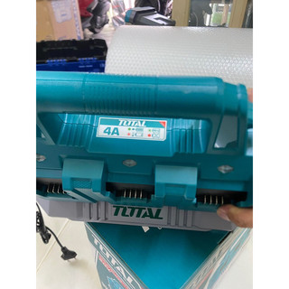 TOTAL Sạc 6 cổng 20V 2.0Ah - 4.0Ah TFCLI2064
