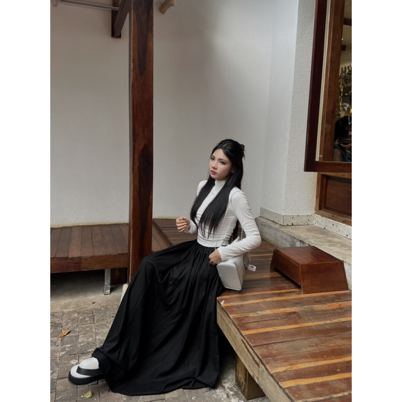 Chân váy xếp ly xoè linen dài kem-đen-trắng