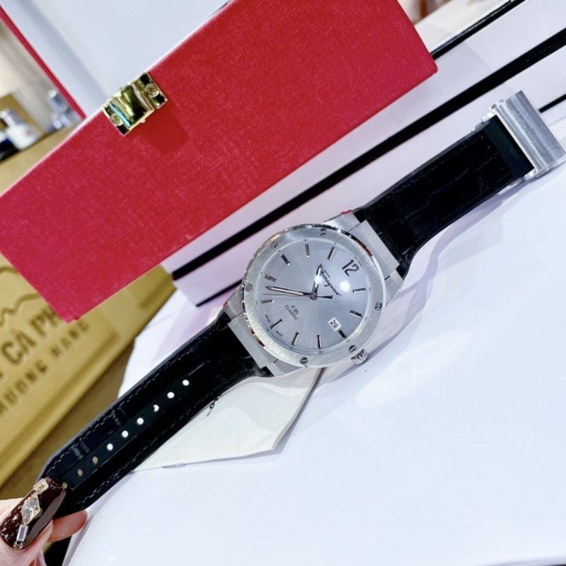 Đồng hồ nam Salvatore Ferragamo F80 Classic máy thuỵ sỹ dây da bọc cao su siz 40mm