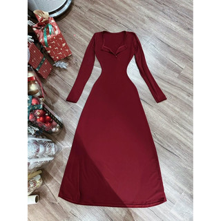 Đầm body tay dài đuôi xoè