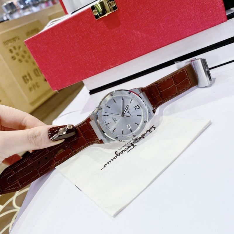 Đồng hồ nam Salvatore Ferragamo F80 Classic máy thuỵ sỹ dây da bọc cao su siz 40mm
