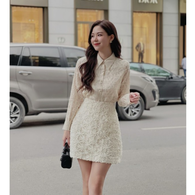 Chân Váy 𝐂𝐂𝐇𝐀𝐓 Dáng A Ngắn Chất Ren Hoa 3D Cao Cấp 63CNR8001AT