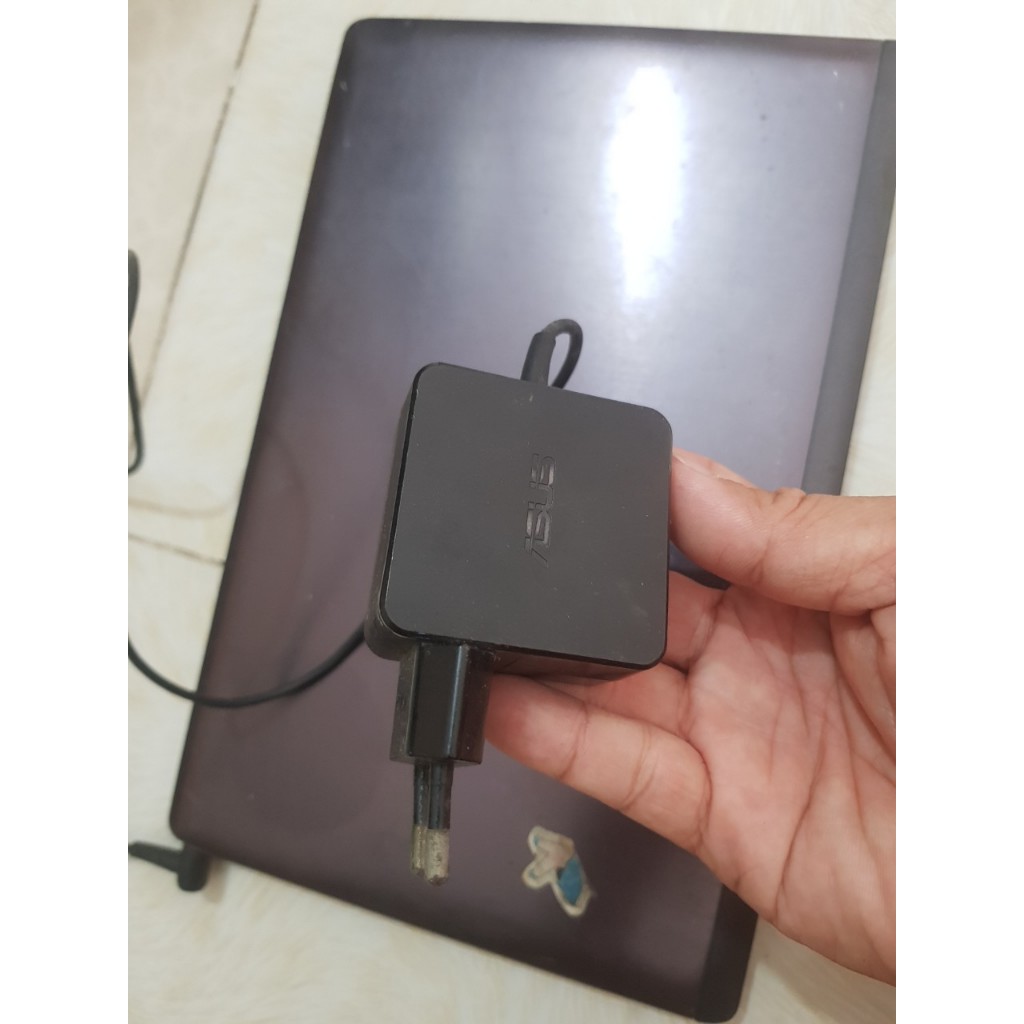 Laptop ASUS i3 màn  cảm ứng như điện thoại