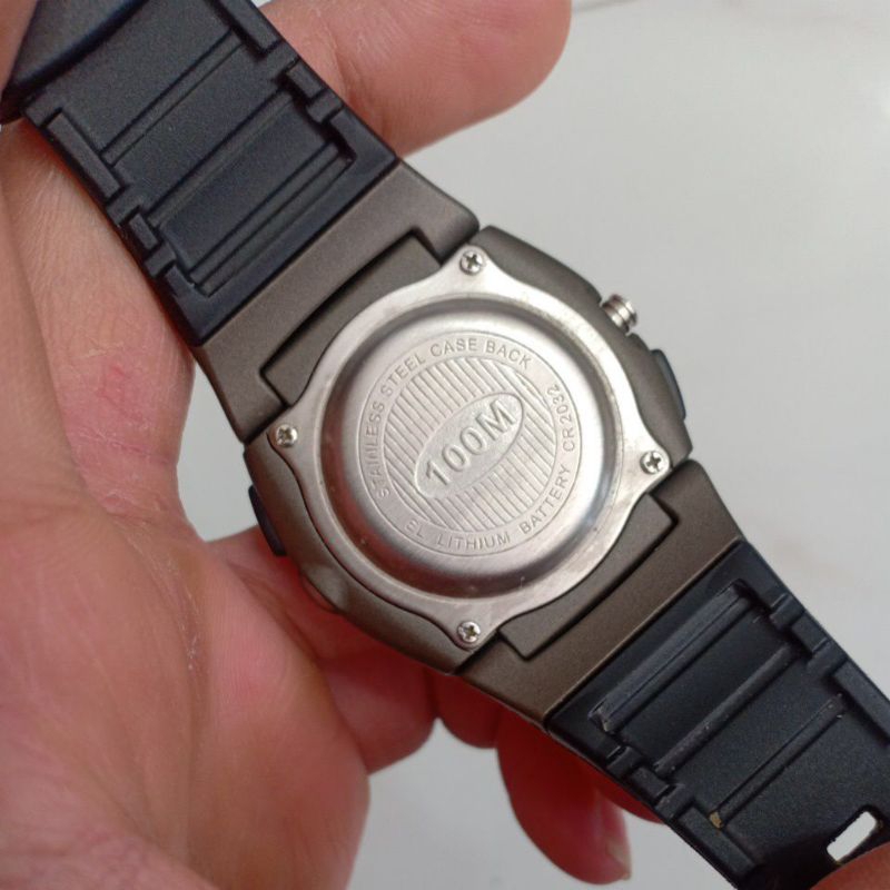 Đồng hồ si nam dây nhựa hiệu LOUIS PION 2 đèn led độ mới cao 90%