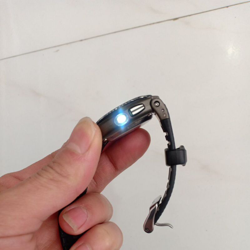 Đồng hồ si nam dây nhựa hiệu LOUIS PION 2 đèn led độ mới cao 90%