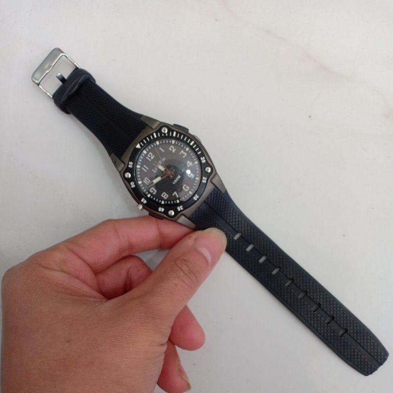 Đồng hồ si nam dây nhựa hiệu LOUIS PION 2 đèn led độ mới cao 90%