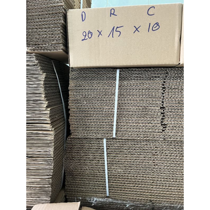 Hộp carton size 20x15x10cm. 30 hộp tặng 1 dao rọc giấy thép