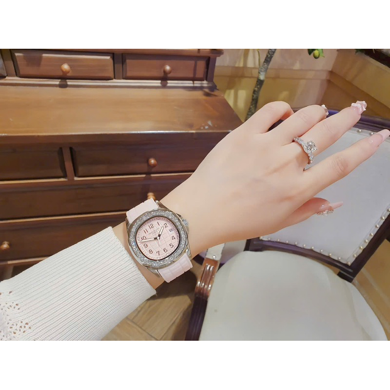 Đồng Hồ dây cao su mặt đính đá pha lê cao cấp sang trọng dành cho nữ