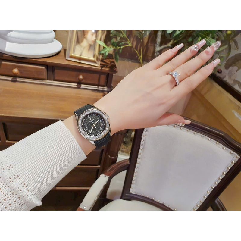 Đồng Hồ dây cao su mặt đính đá pha lê cao cấp sang trọng dành cho nữ