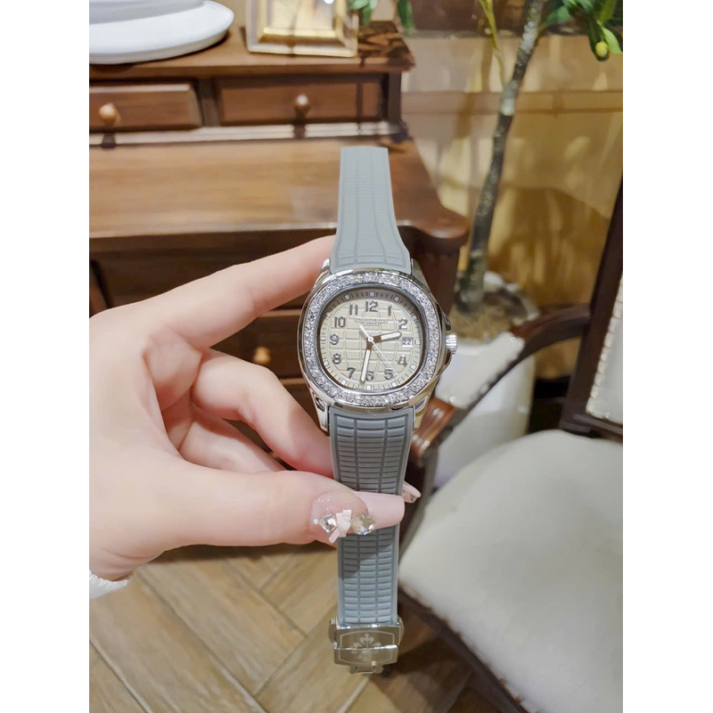 Đồng Hồ dây cao su mặt đính đá pha lê cao cấp sang trọng dành cho nữ