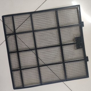 một tấm lưới lọc máy lạnh panasonic