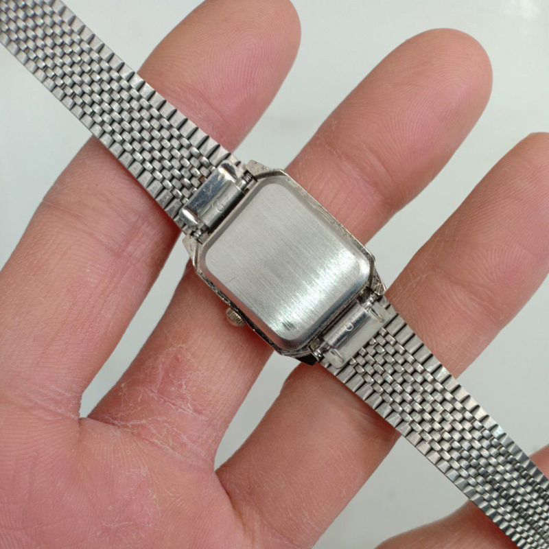 Đồng hồ si nhật nữ mặt vuông hiệu NO BRAND dây thép lụa