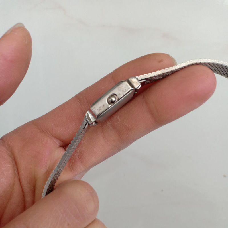 Đồng hồ si nhật nữ mặt vuông hiệu NO BRAND dây thép lụa