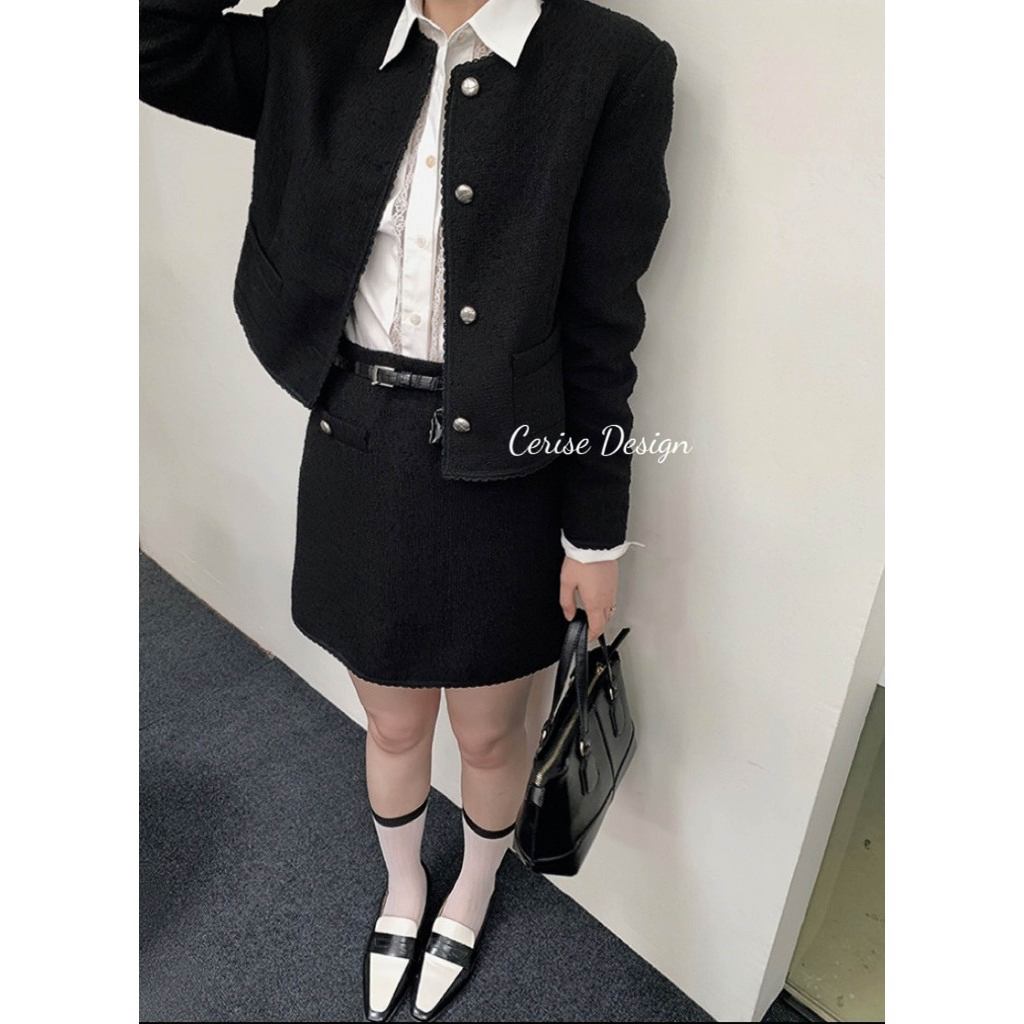 Áo khoác dạ tweed Cerise dài tay có viền ren trang trí, túi trước, đệm vai, bên trong có lót lụa full size hàng thiết kế